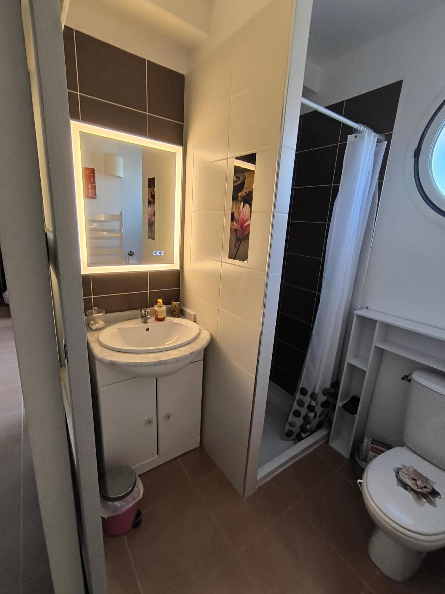 Chez Regine Hotel แอกด์ ภายนอก รูปภาพ